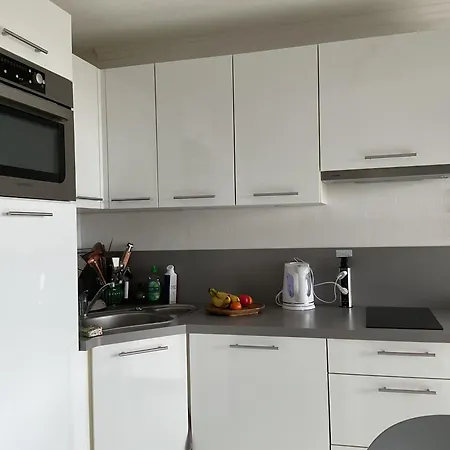 8 Personnes Dans 2 Dans Le Meme Immeuble 아파트 *